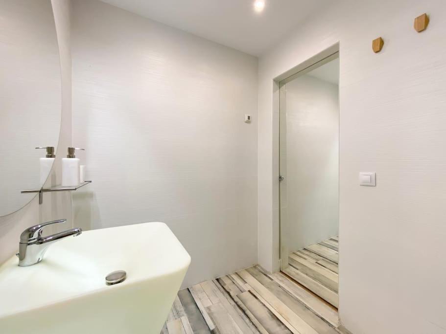 New Lavapies Spacious Flat, 2 Bedrooms And 2 Balconies 马德里 外观 照片